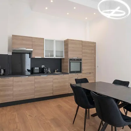 Appartement Loft Au Style Contemporain à 150m Des Plages De Juan-les-pins